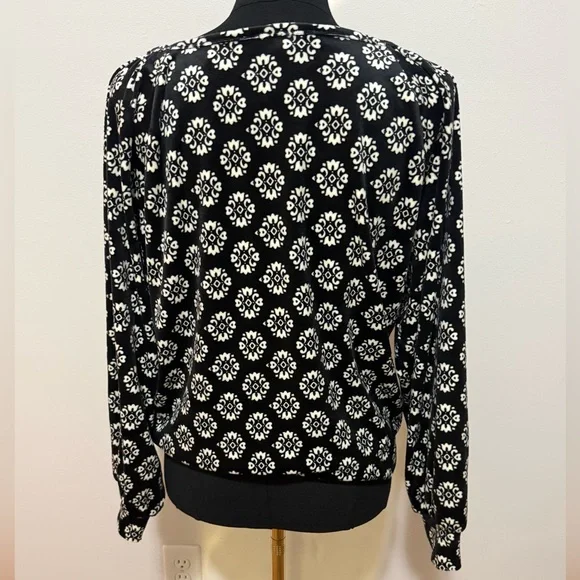 LOFT Black and White Floral Top - Picture 4 of 8